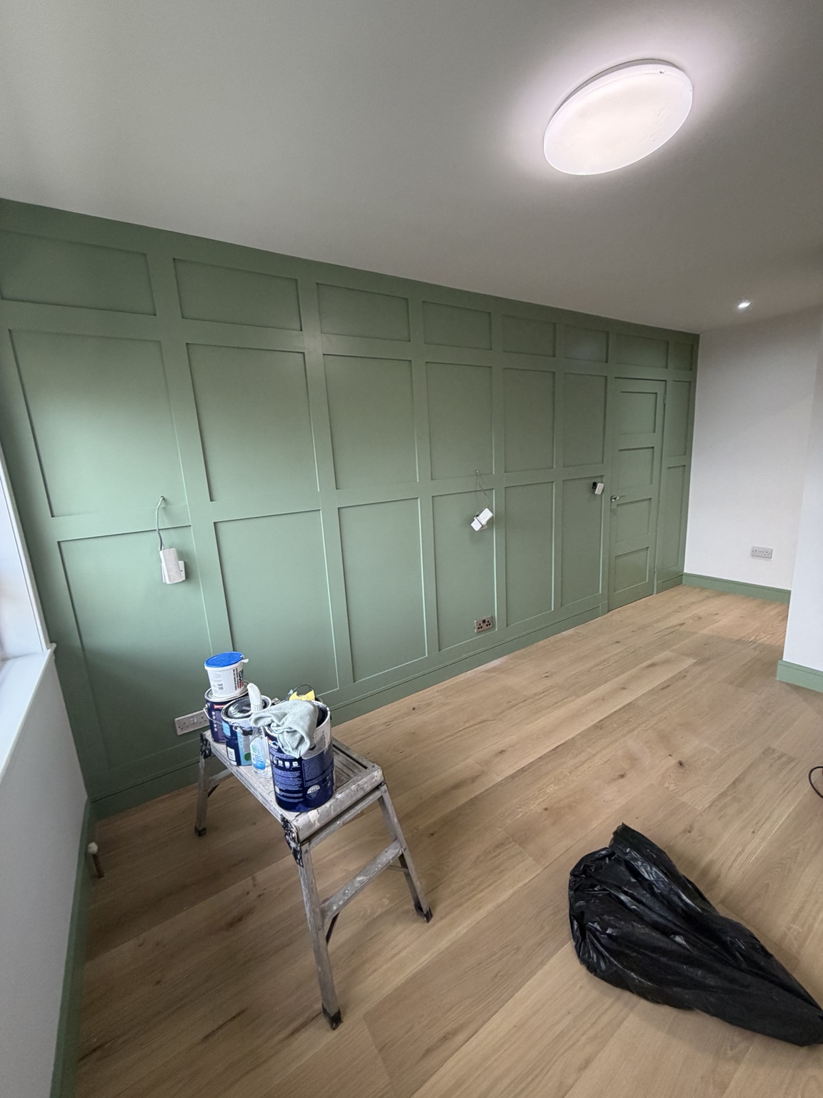 Decorative wall panelling and oak flooring